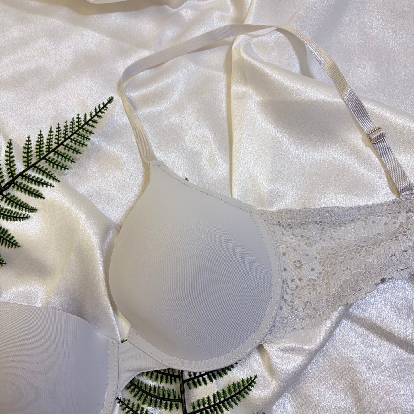 Jessica Simpson push up | 34/75 B