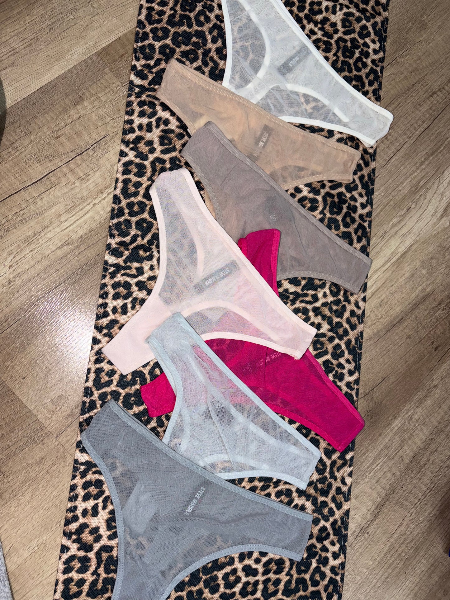 Steve madden thongs