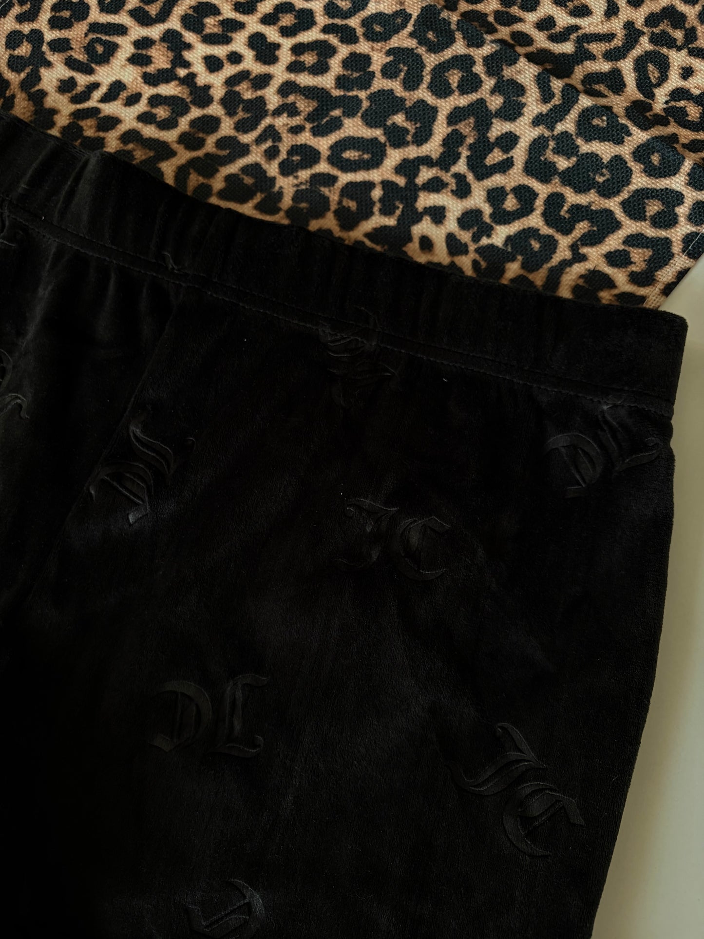 Juicy couture velvet shorts | L