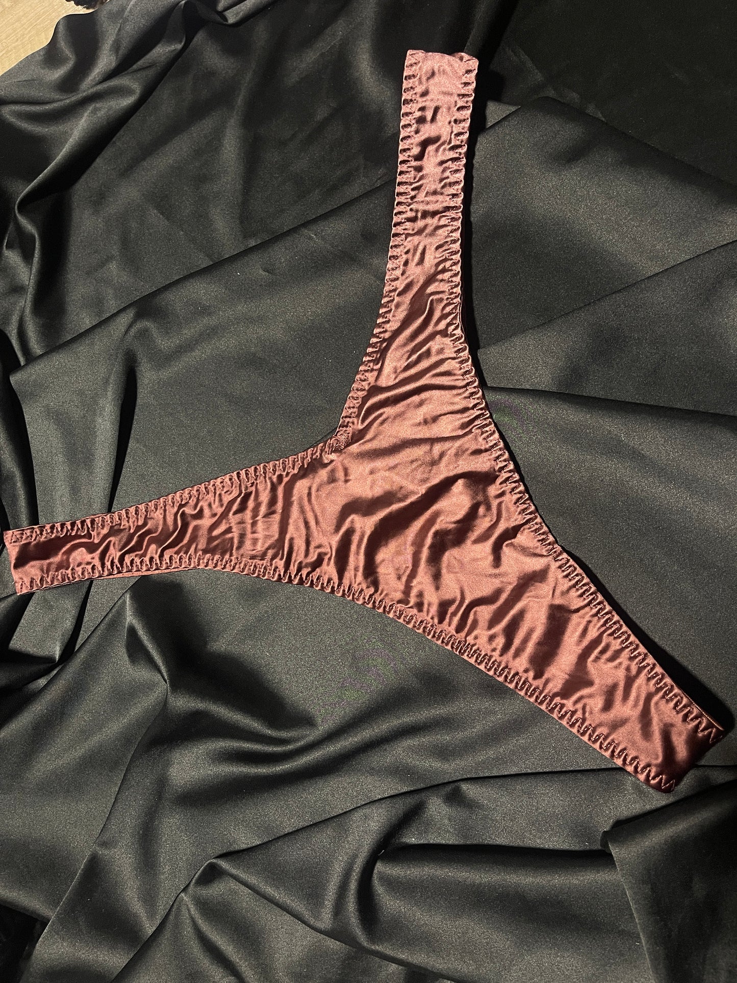 House of desire V shape thong | XL