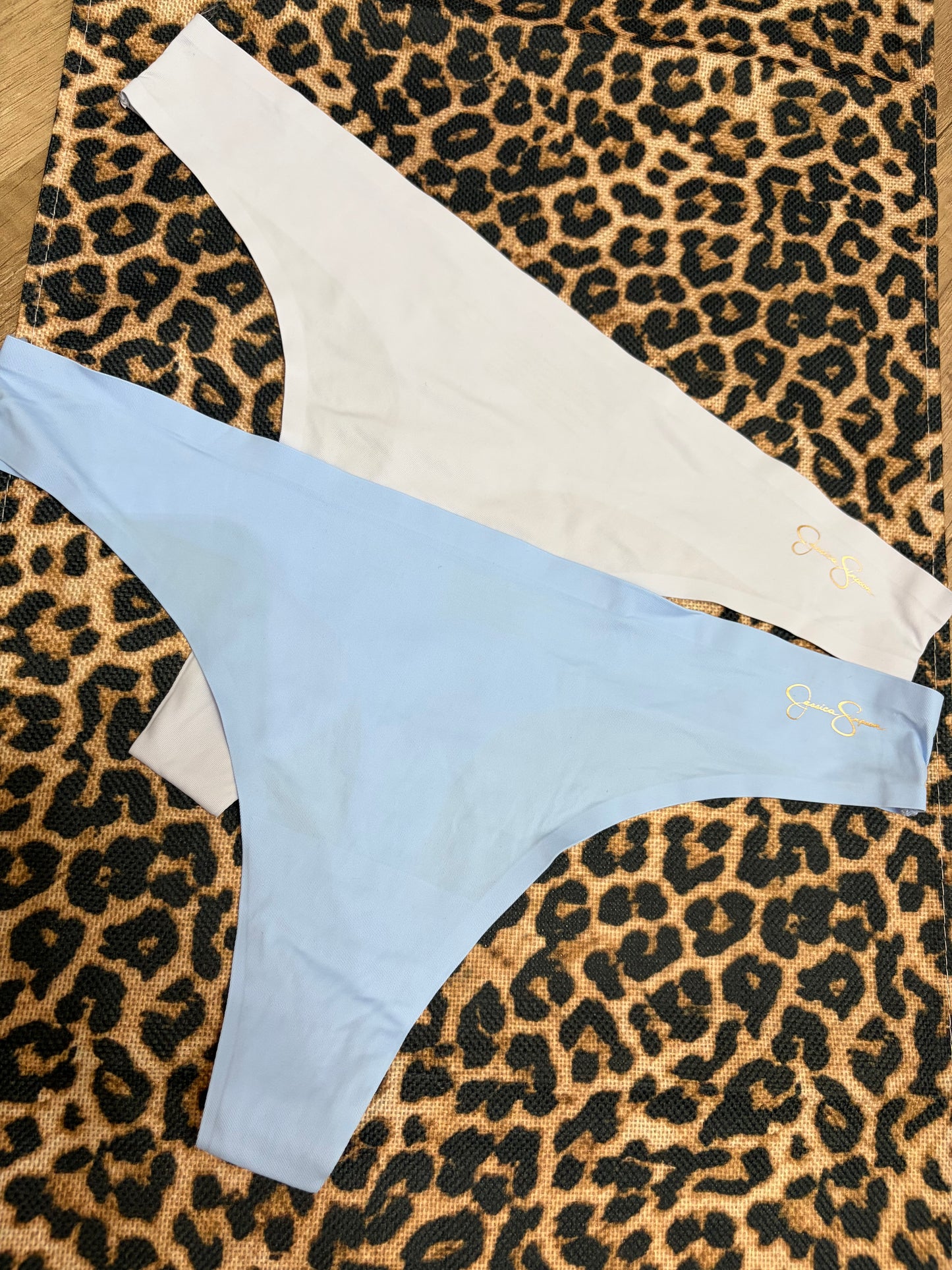 Jessica simpson set of 2 seamless thongs | M
