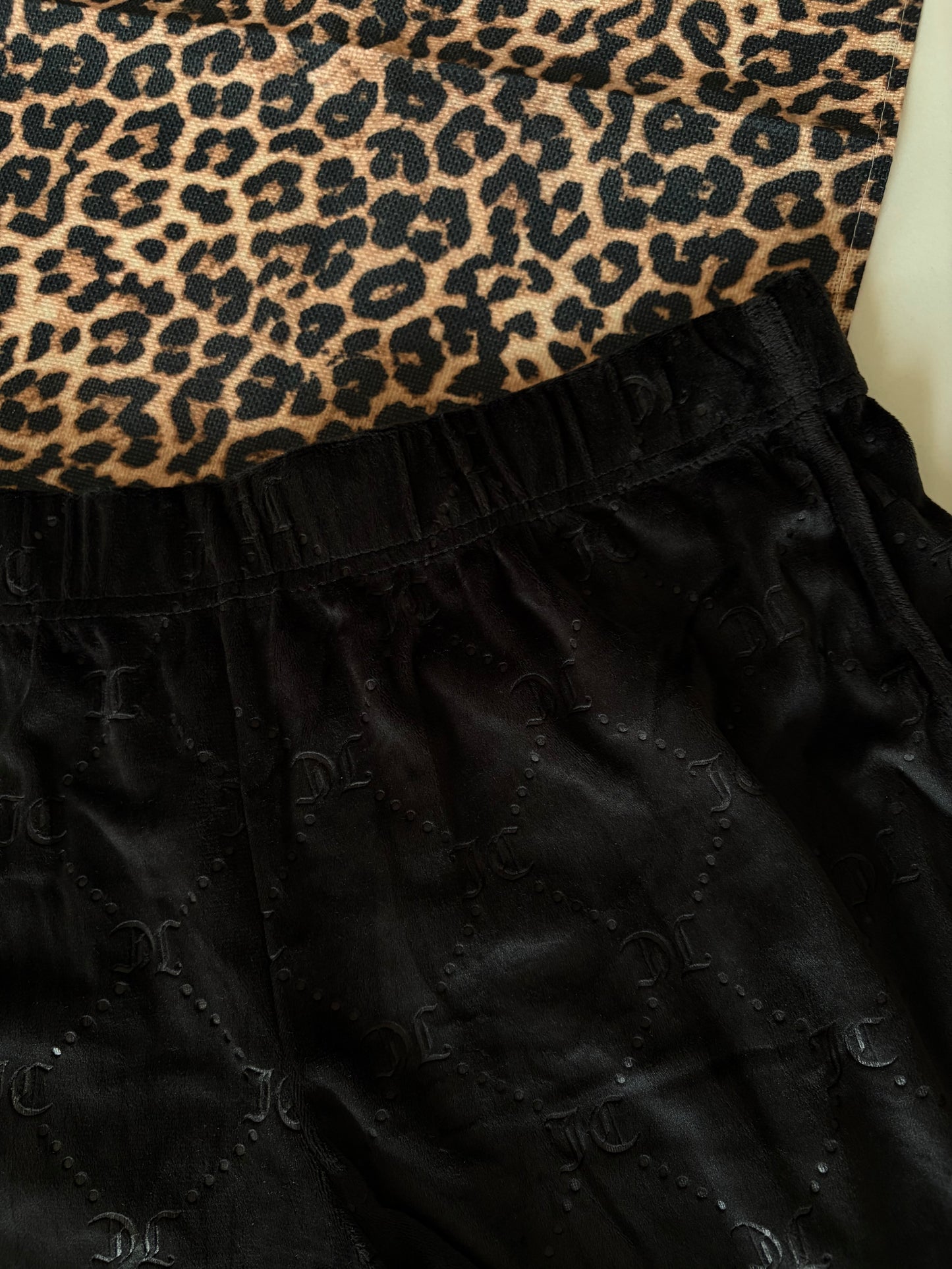 Juicy couture velvet shorts | M