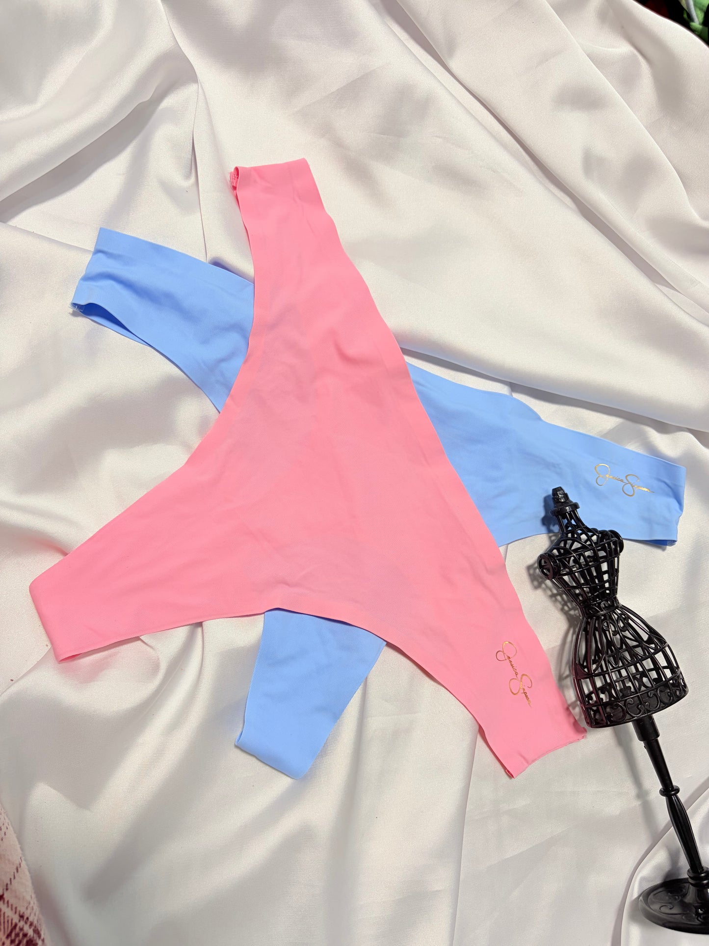 Jessica simpson laser cut set of 2 thongs | M