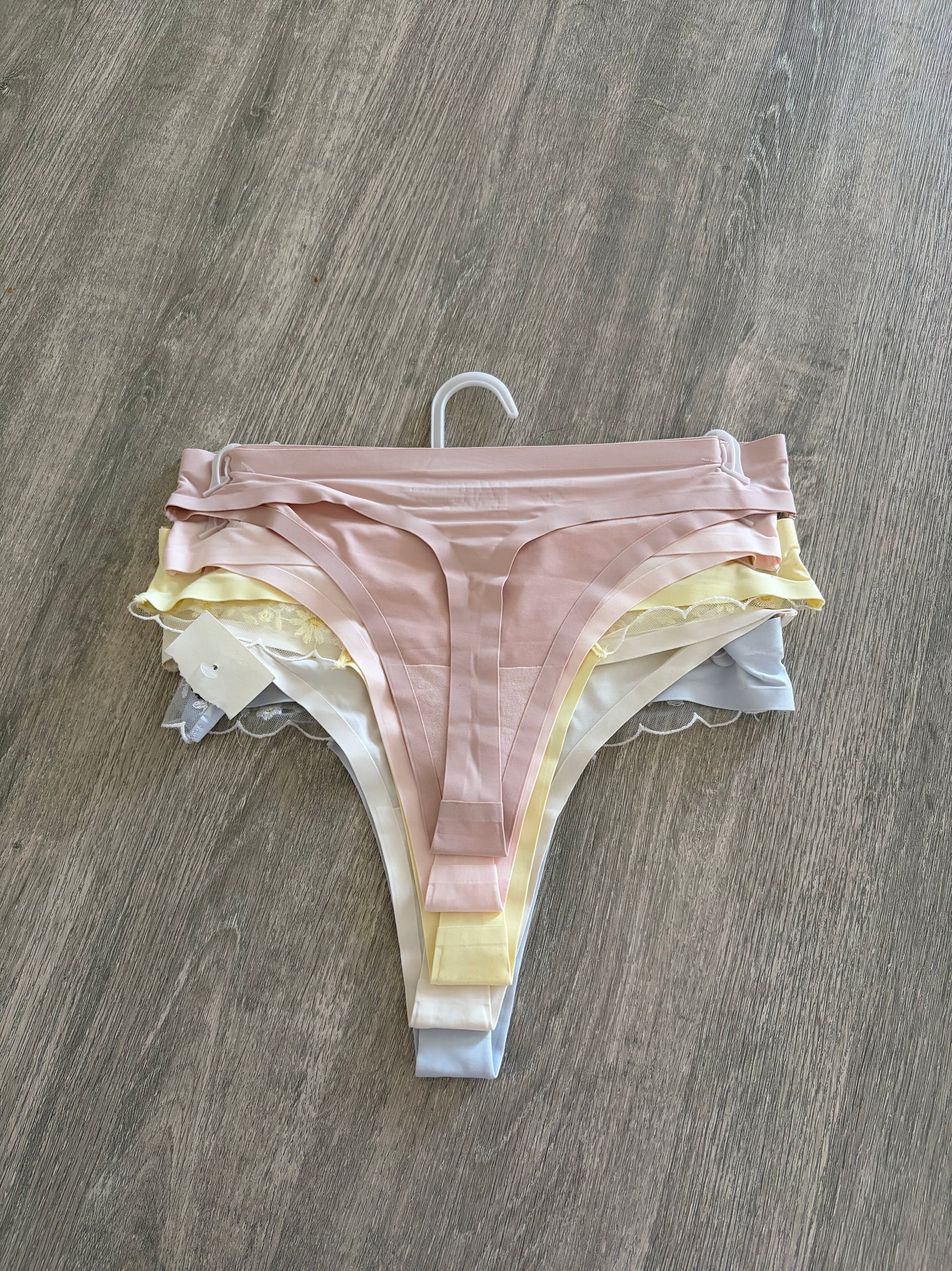 Jessica Simpson pack of 5 laser cut seamless thongs