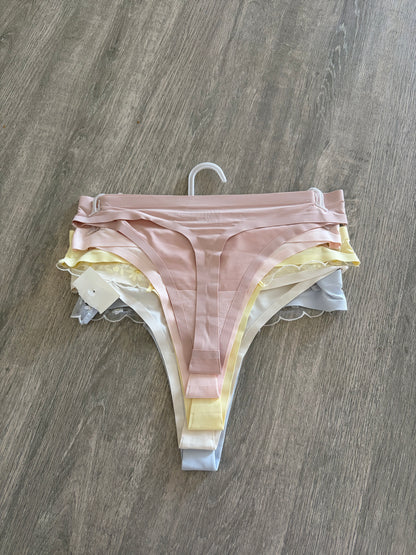 Jessica Simpson pack of 5 laser cut seamless thongs