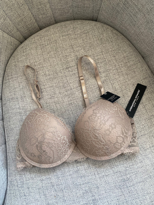 International intimates | 34/75 C