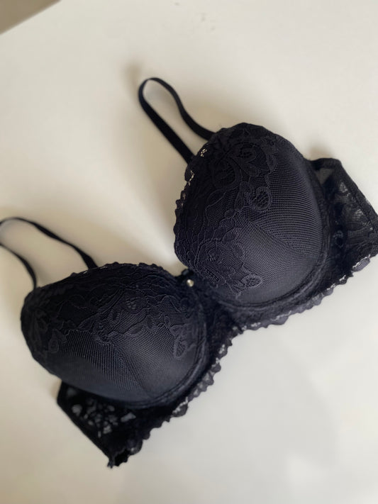 Boohoo | 38/85 D