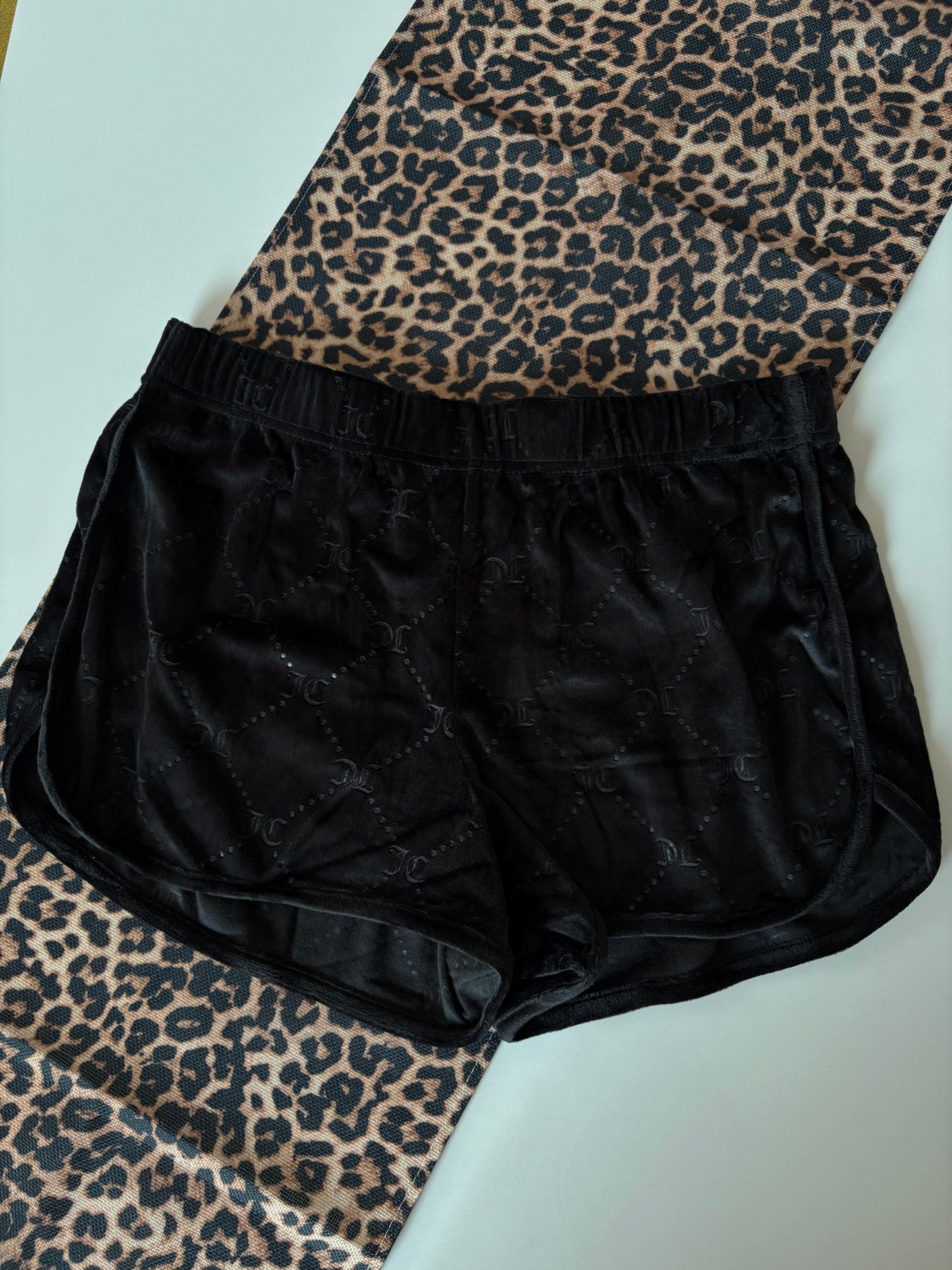 Juicy couture velvet shorts | M