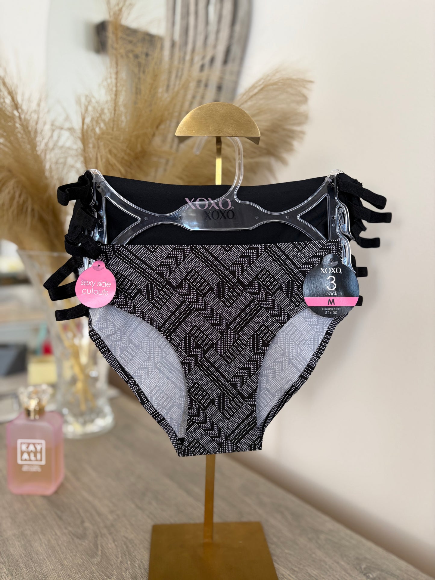 XOXO pack of 2 laser cut panties | M
