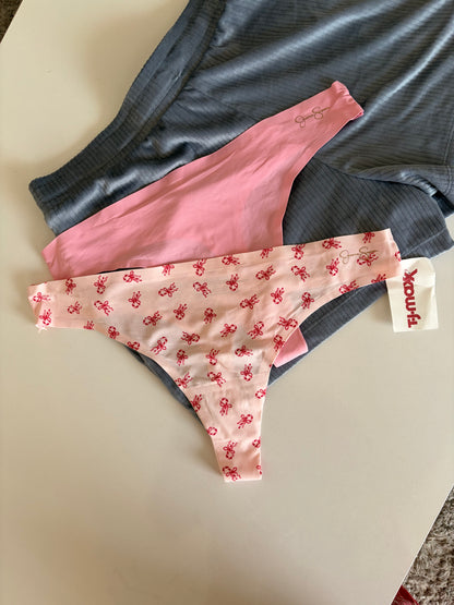 Jessica simpson laser cut set of 2 thongs