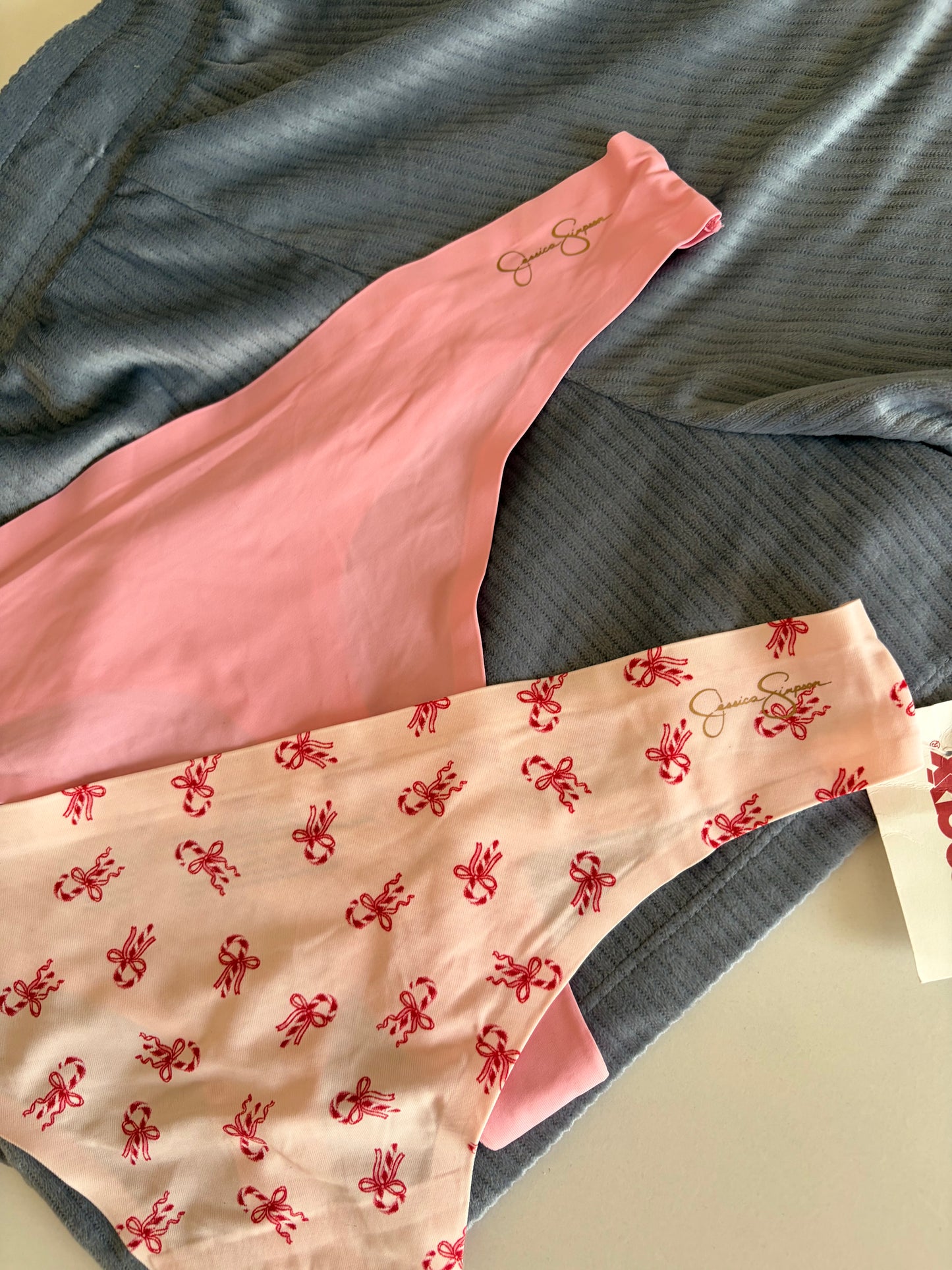 Jessica simpson laser cut set of 2 thongs