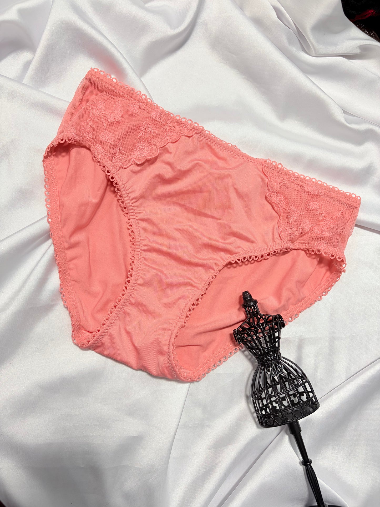 Laura ashley | S