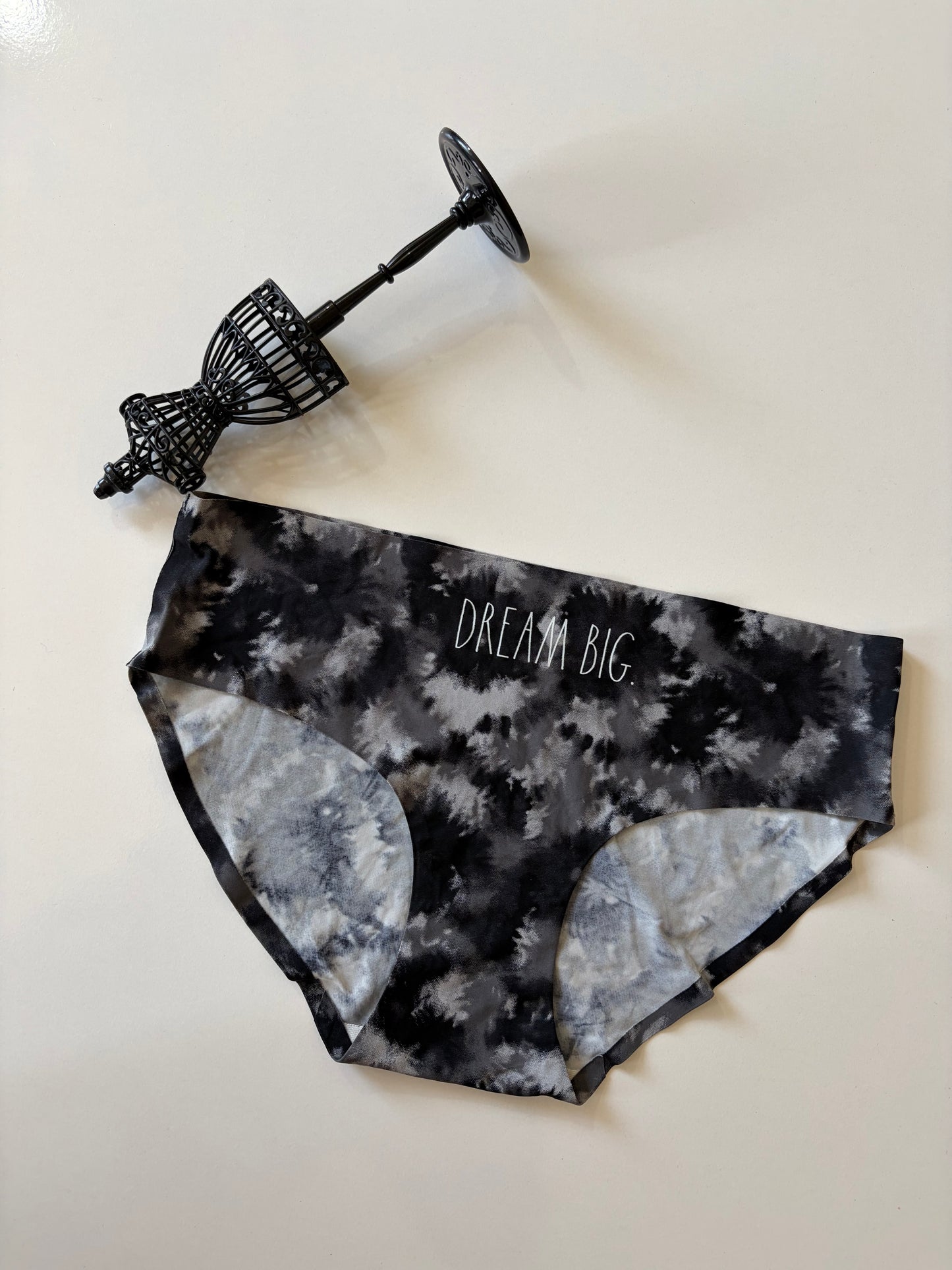 Rae dune laser cut | M