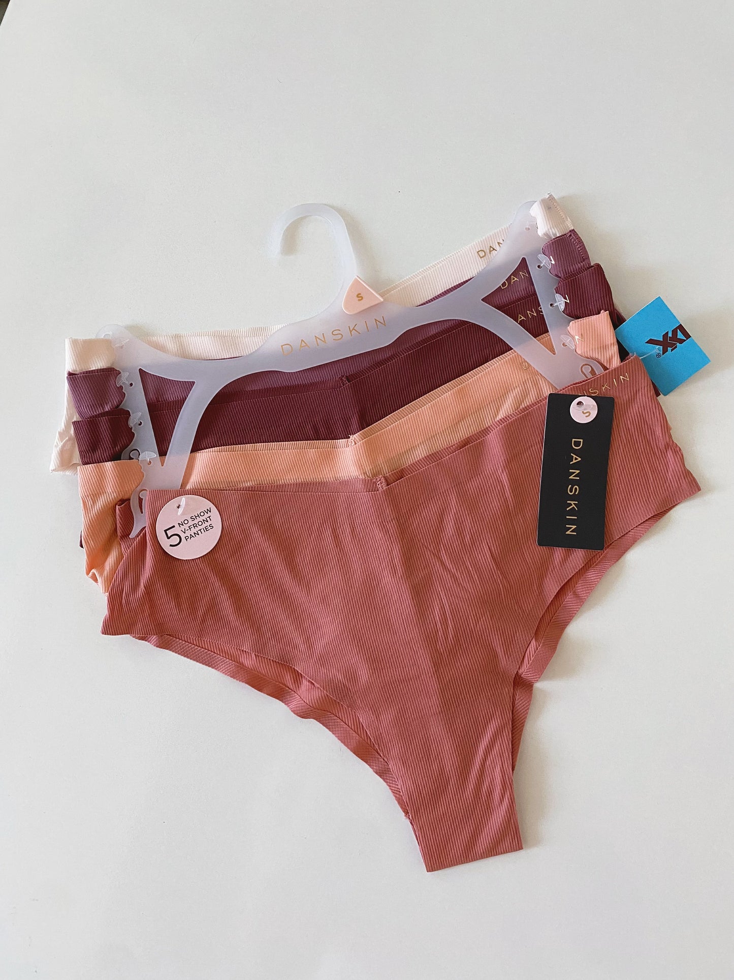 Danskin pack of 5 no show V-front panties