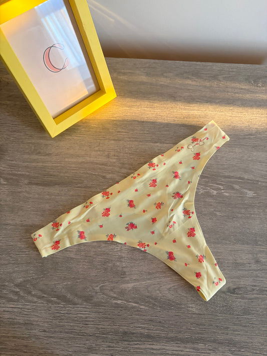 Jessica Simpson laser cut thong | S