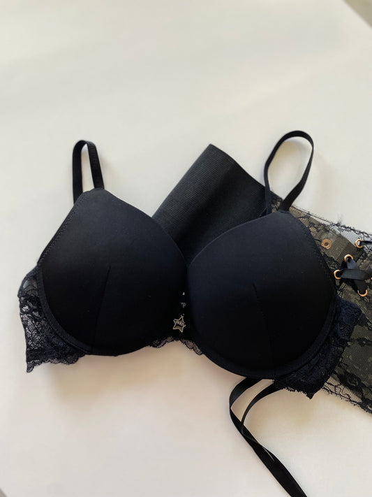 Paris Hilton push up | 34/75 C