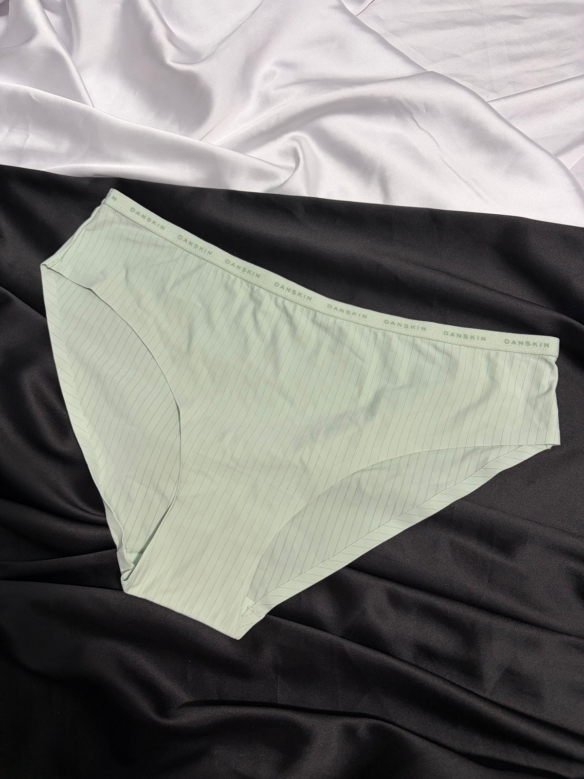 Danskin laser cut ribbed | M