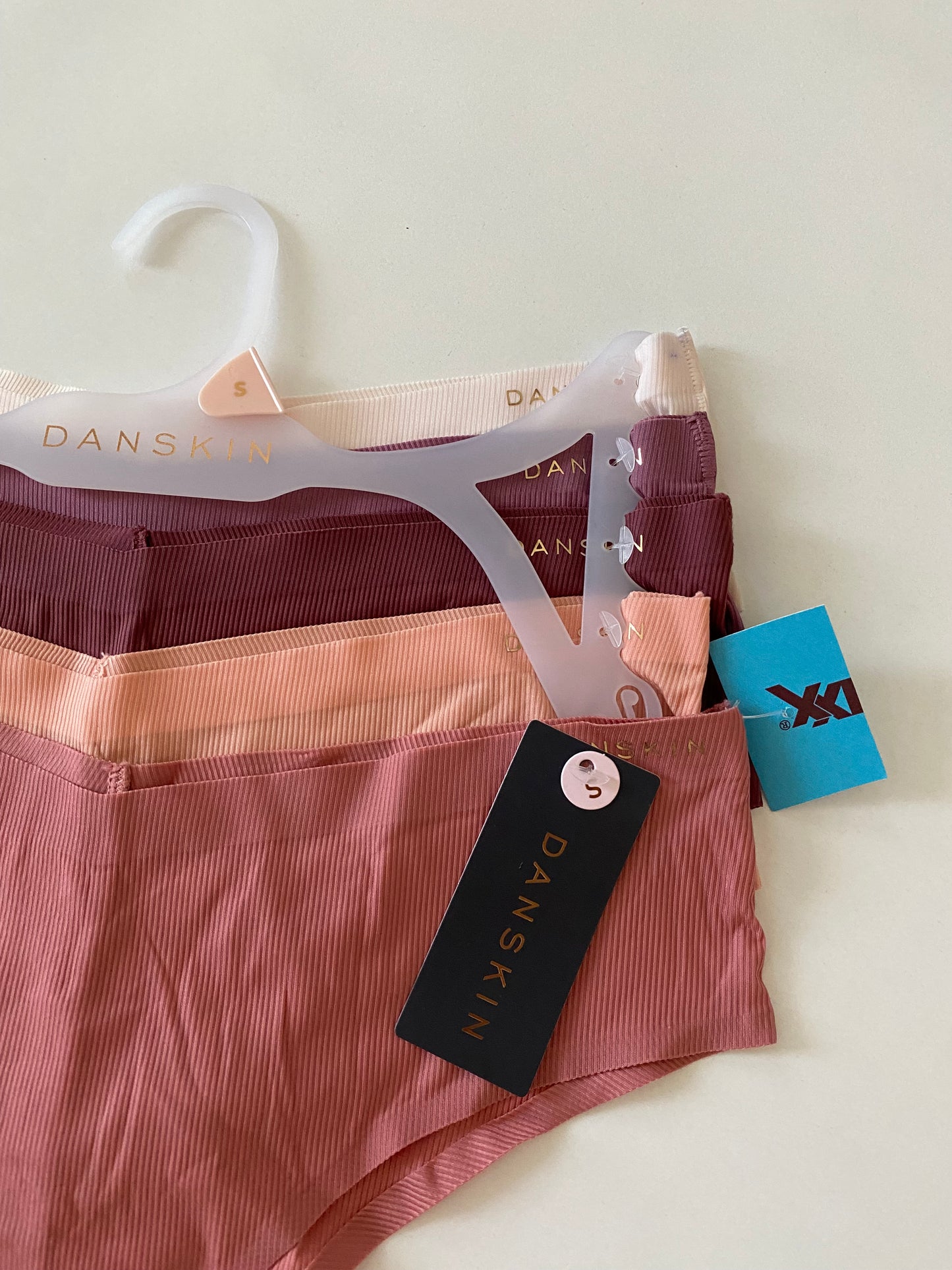 Danskin pack of 5 no show V-front panties