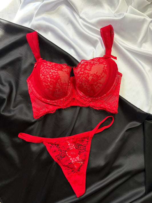 Hunkmoller bra + primark thong | 32/70 D