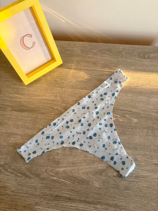 Jessica Simpson laser cut thong | M