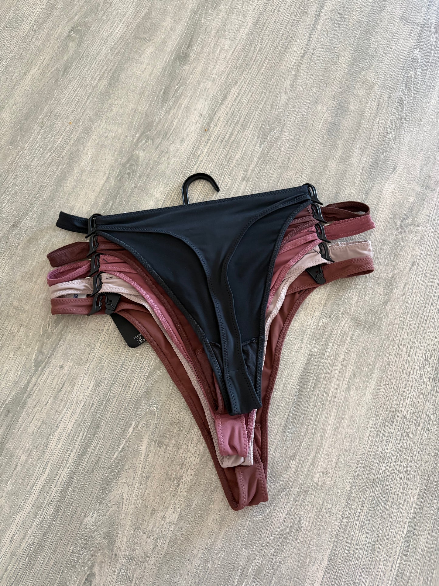 Steve madden pack of 5 thongs