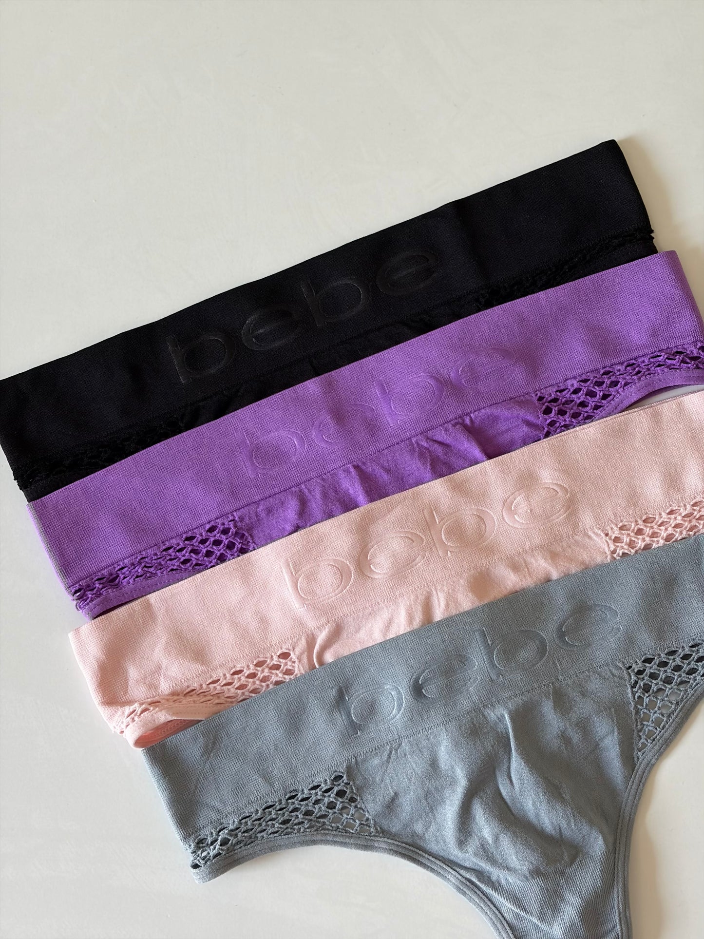 Bebe thongs per pc