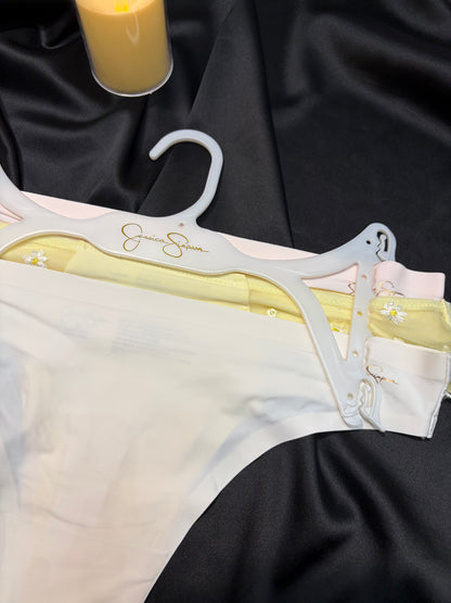 Jessica Simpson pack of 3 seamless laser cut thongs | M