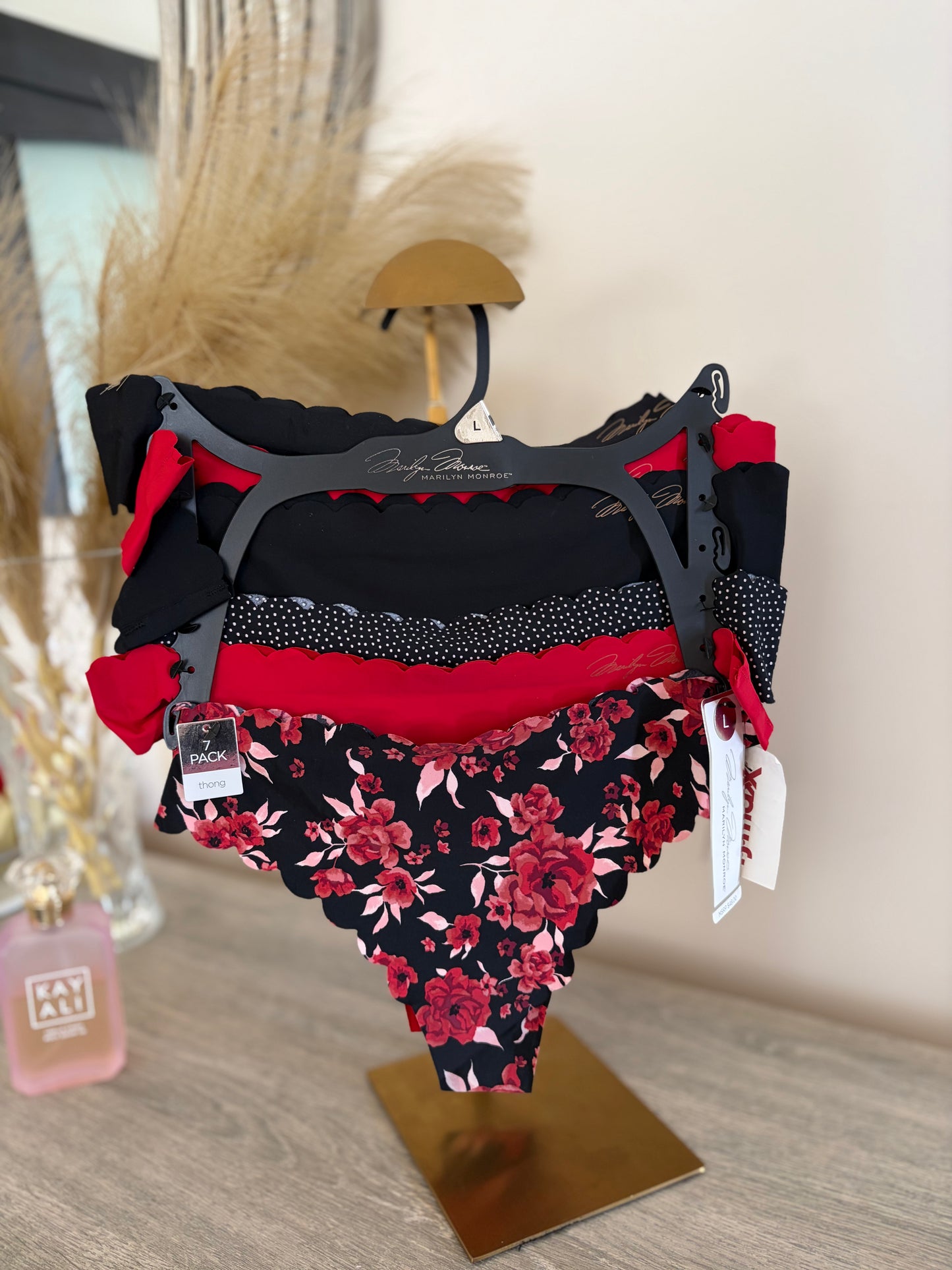 Marilyn mornoe pack of 6 laser cut thongs | L