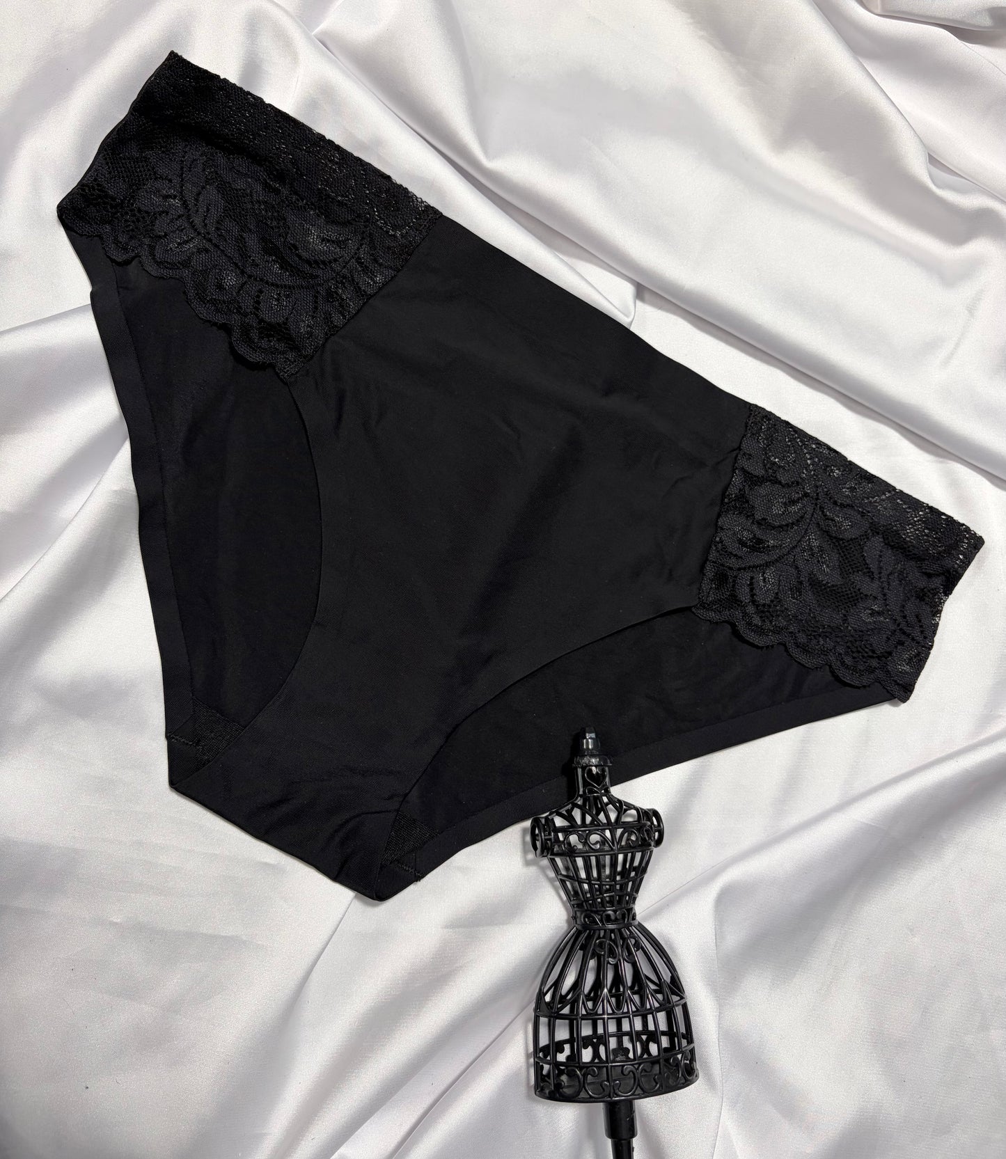 Laura Ashley laser cut | L