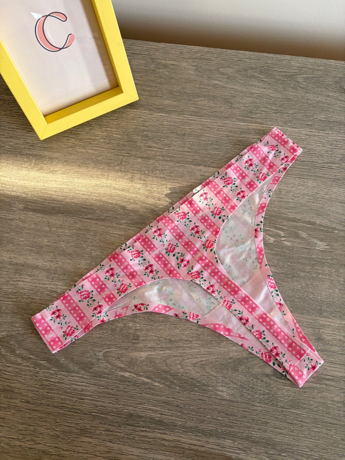 Jessica simpson laser cut thong | M
