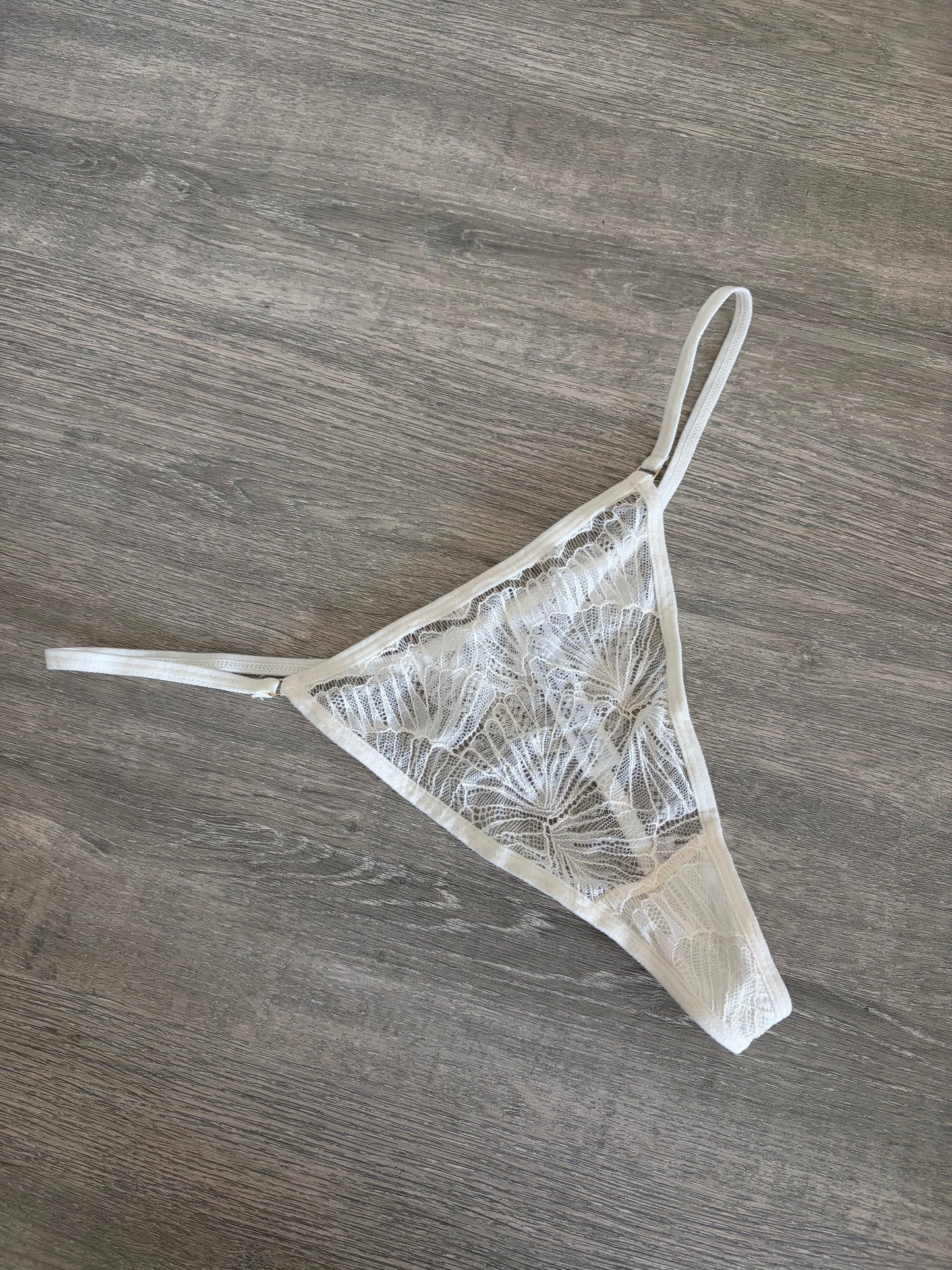 Primark lace thong | M
