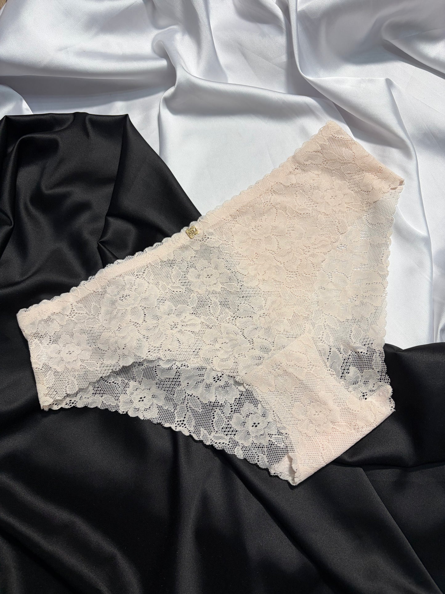Nicole miller lace laser cut | M