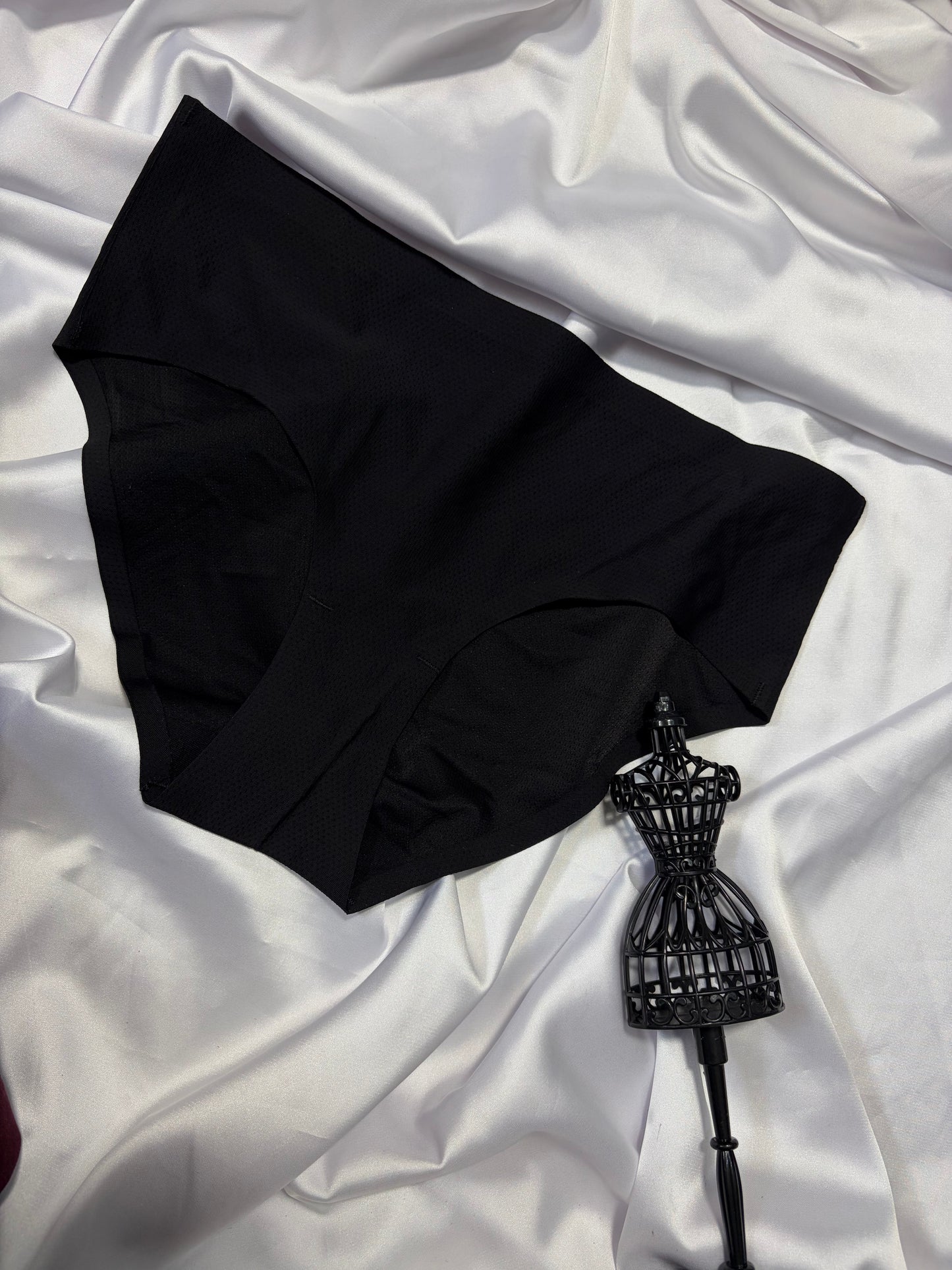 High waist Laser cut panty | S